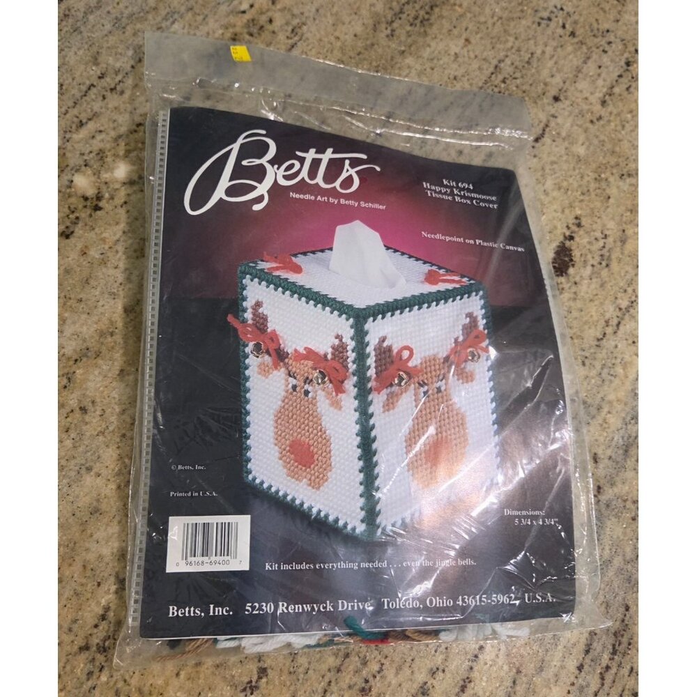 Betts Reindeer Needle Art Tissue Box Cover-up Rudolph Bell Christmas Kit 694 NEW